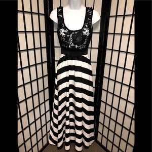 💜3/ $15💜Laced top MAXI DRESS